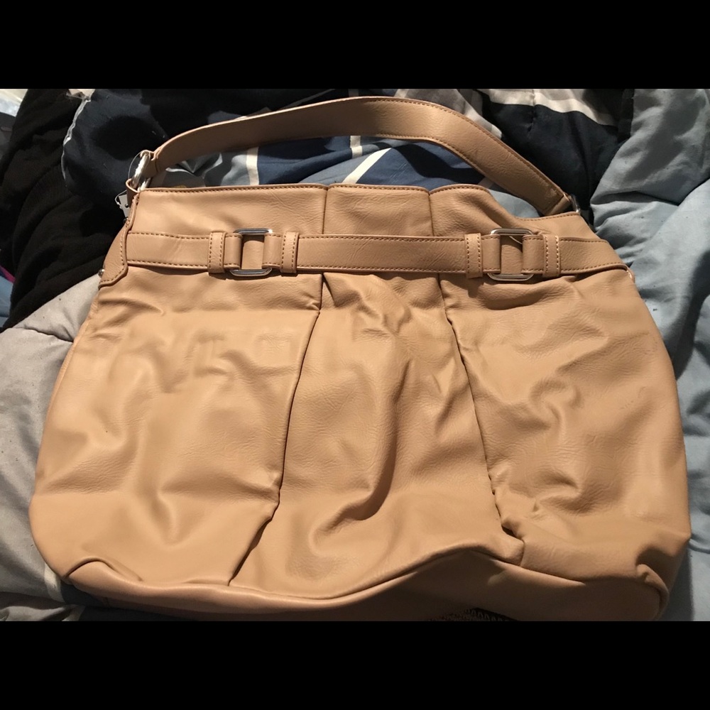 🚨Available until 4/8/18🚨 Tan purse from kohl’s